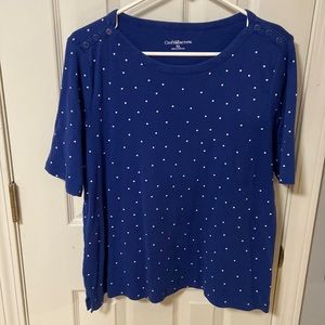 Blue short sleeve top with white polka dots. (XL)